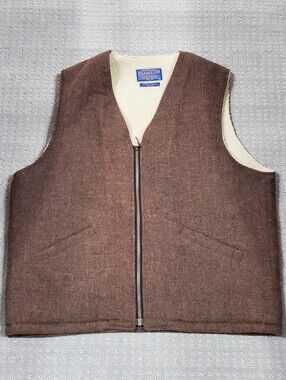 Pendleton Brown Wool Vest Full Zip Closure and a sherpa lining Men Size Large